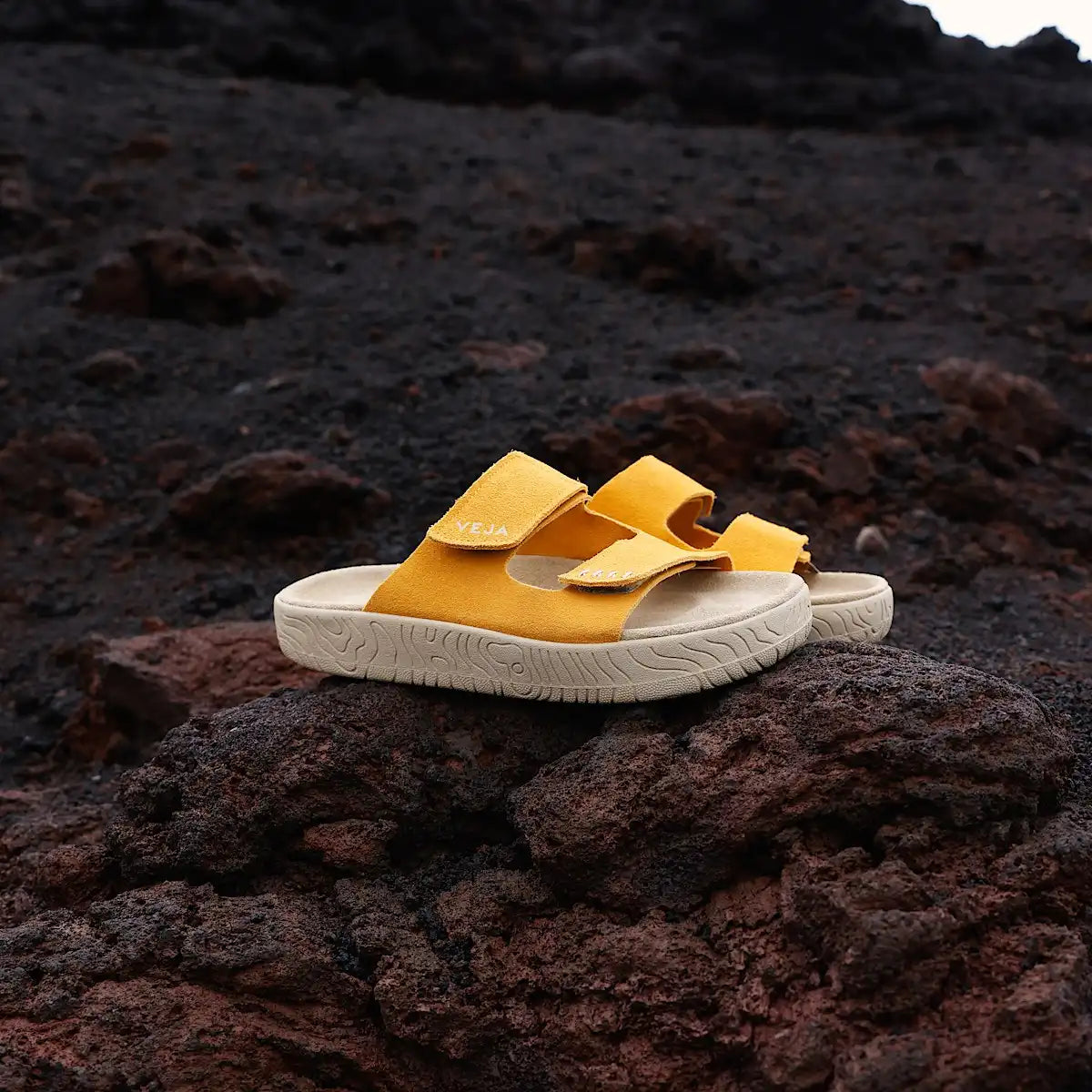 ETNA SUEDE SAFRAN ALMOND